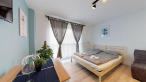 Studio steps from Nivy & Main Bus Station